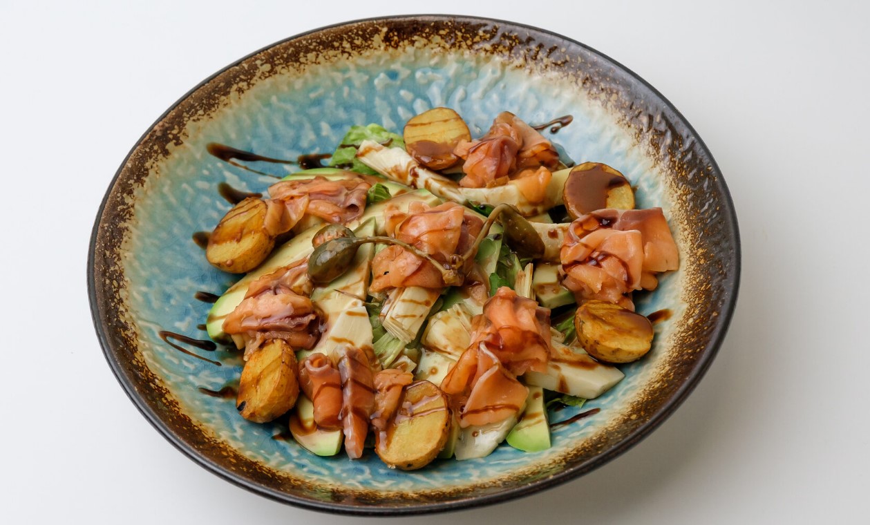 Fresh-salad с лососем слабой соли