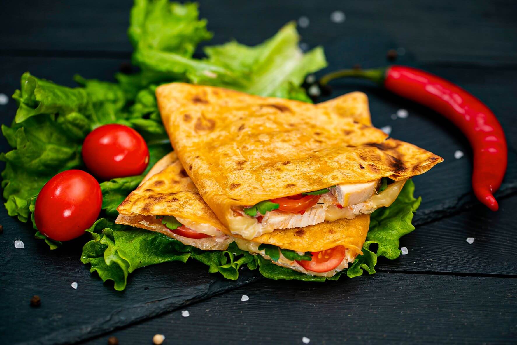 Кесадилья с копченой курицей