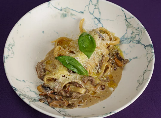 Паста с белыми грибами и телятиной