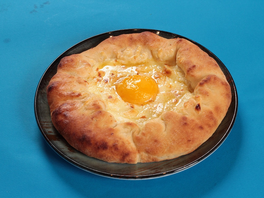 Бугаца с яйцом и сыром