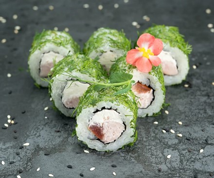 Малый в укропе, помидорка, сыр, курочка