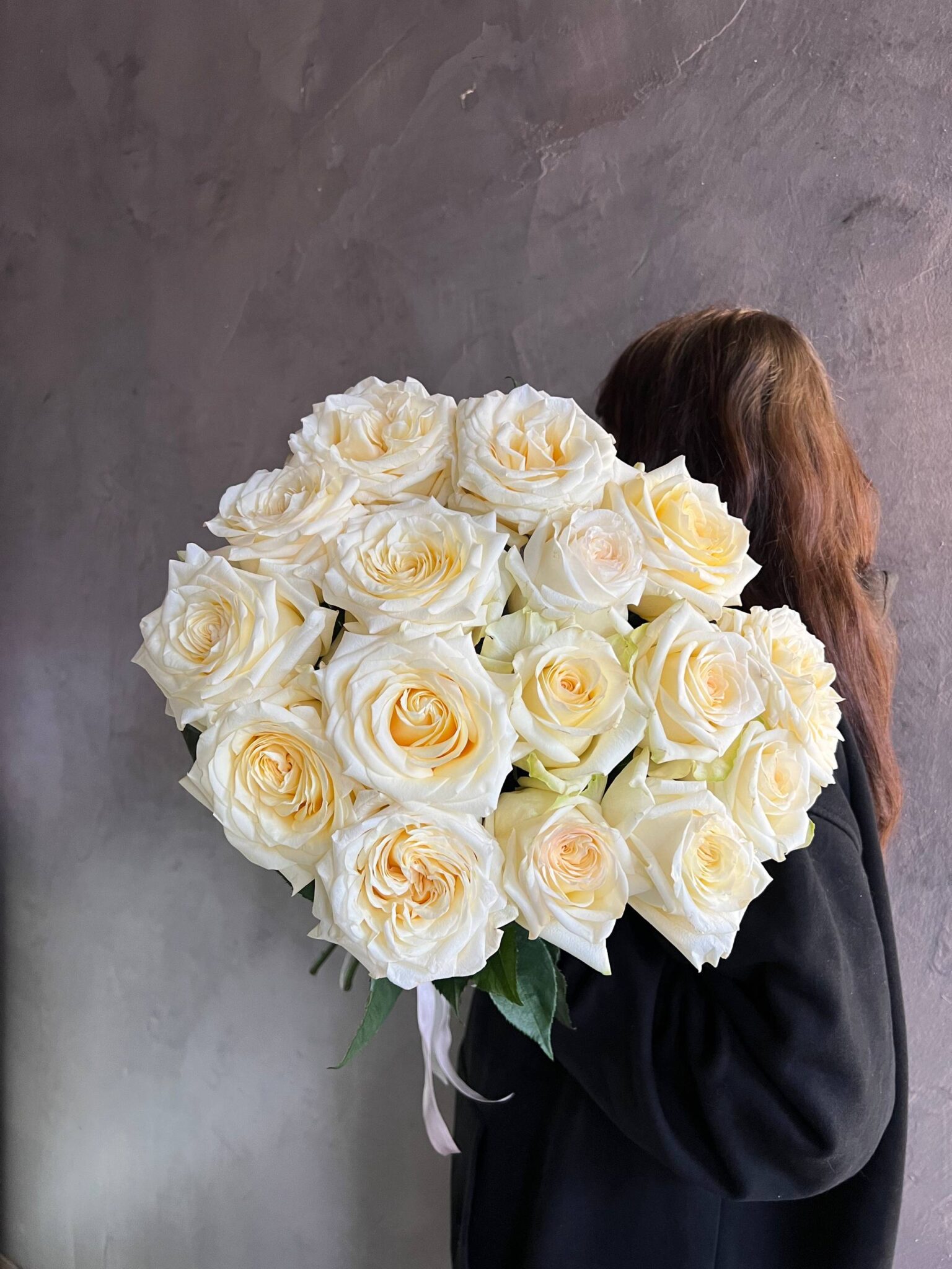 15 ароматных пионовидных роз “Канделайт”