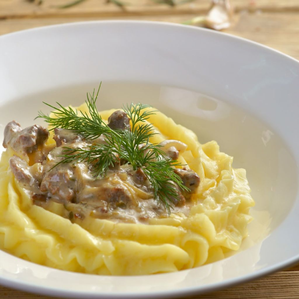 Бефстроганов из курицы с картофелем