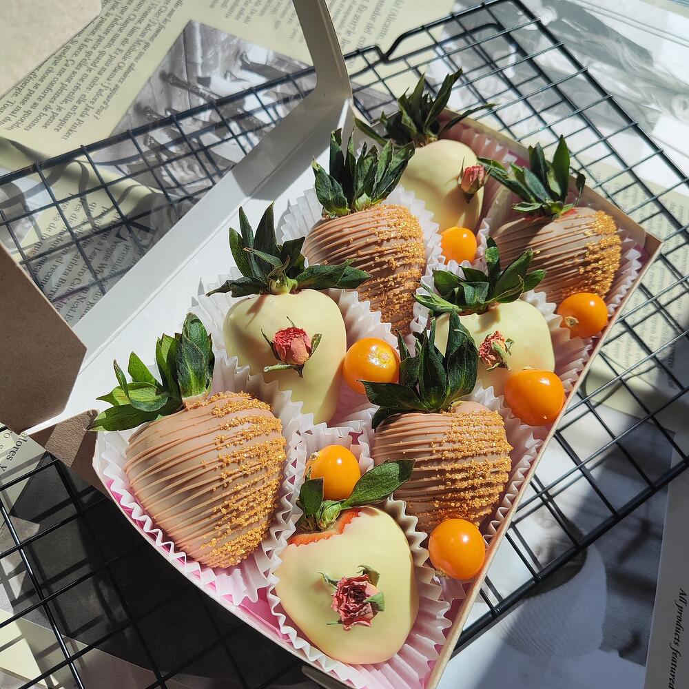 Клубника в шоколаде "оранжевая роза"