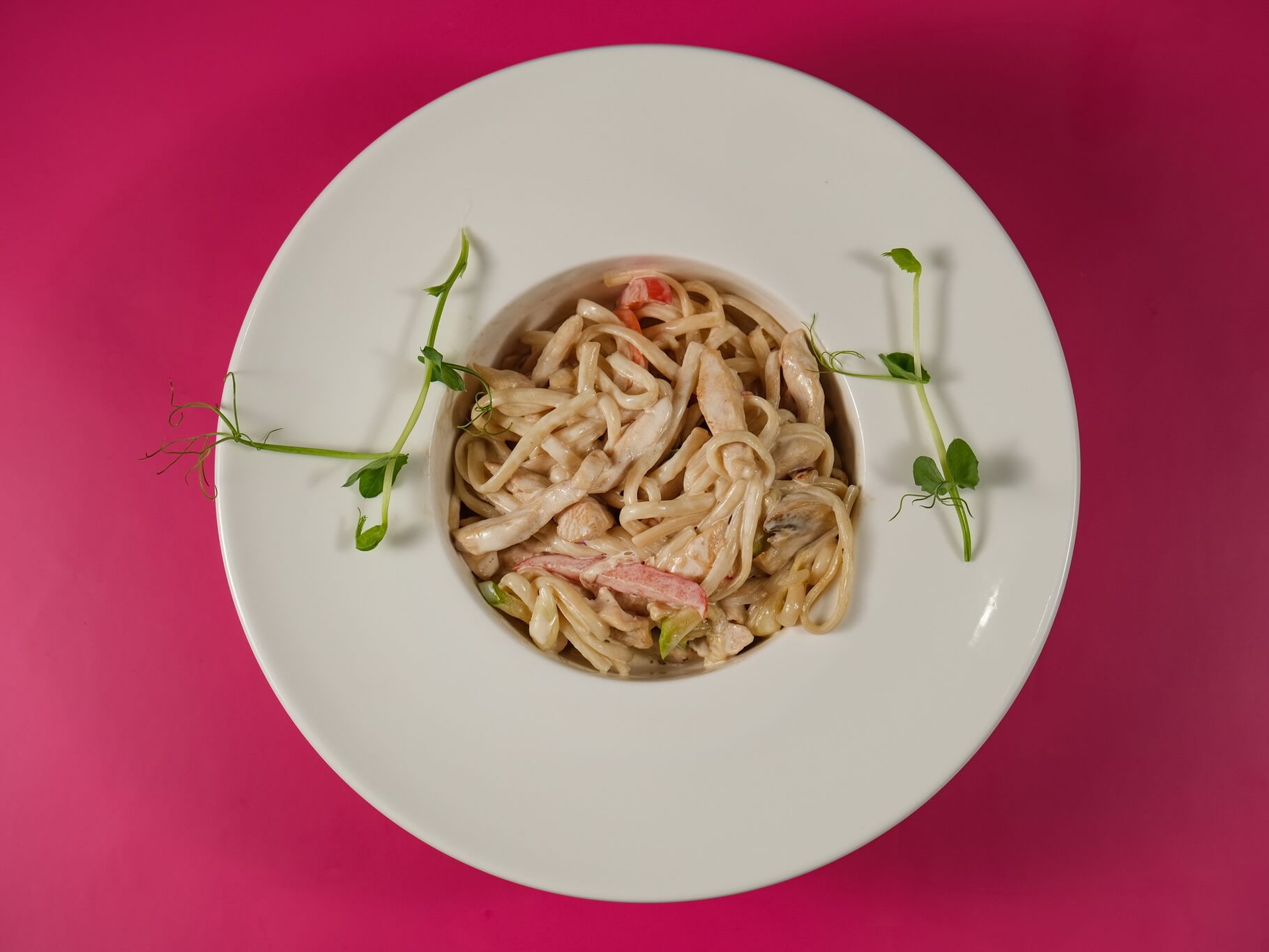 Удон в сливочно-чесночном соусе с куриц