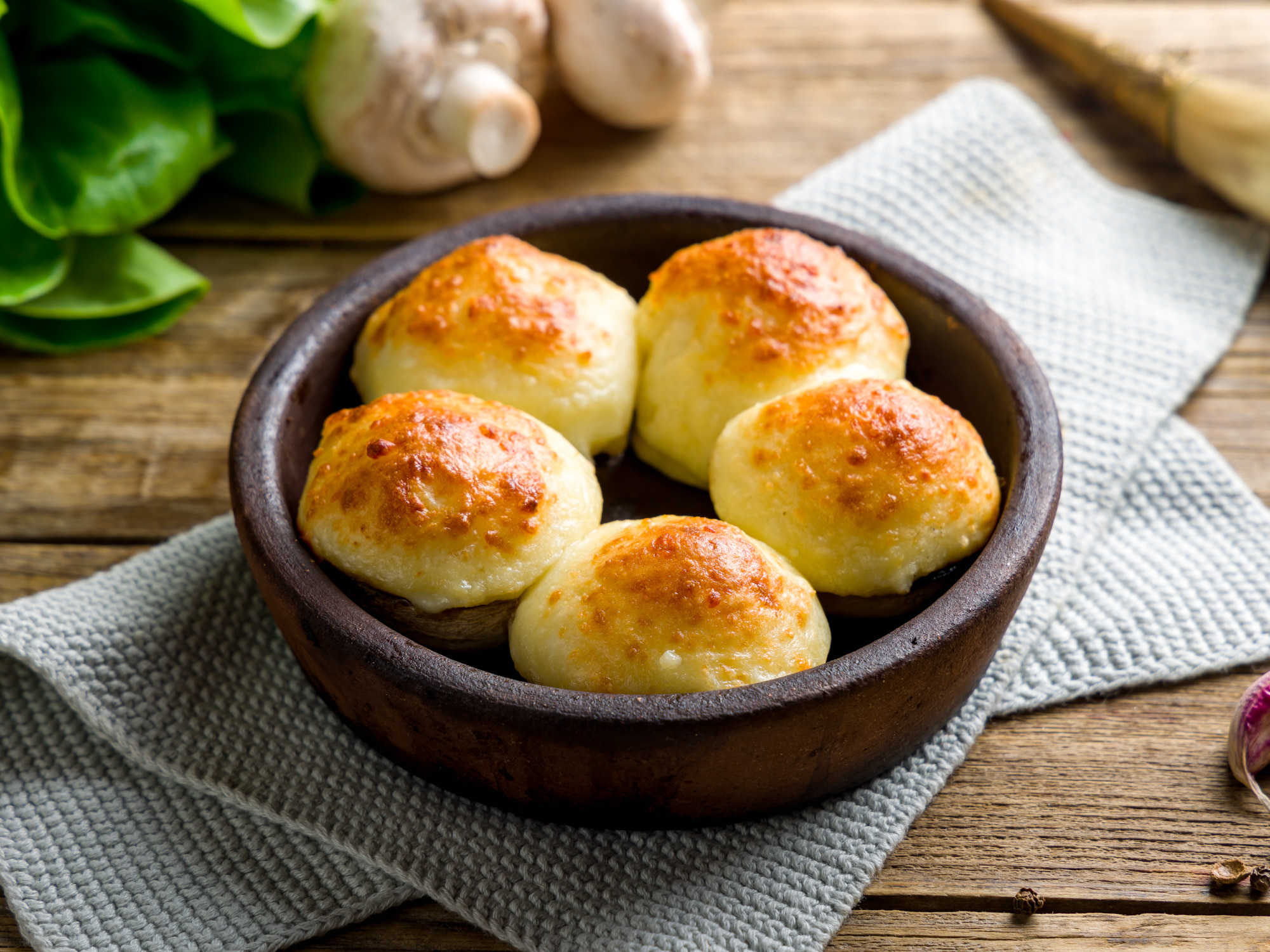 Шапочки шампиньонов с сыром