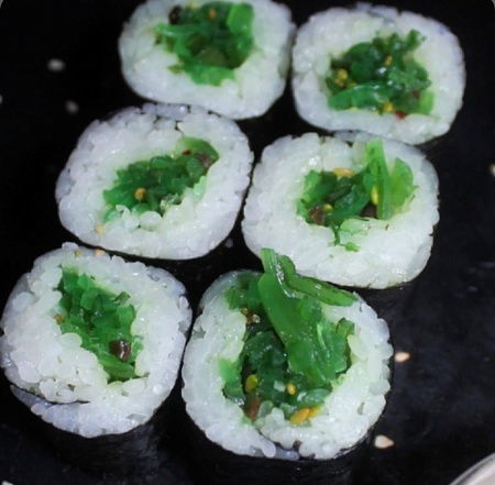 Хосомаки с чуккой