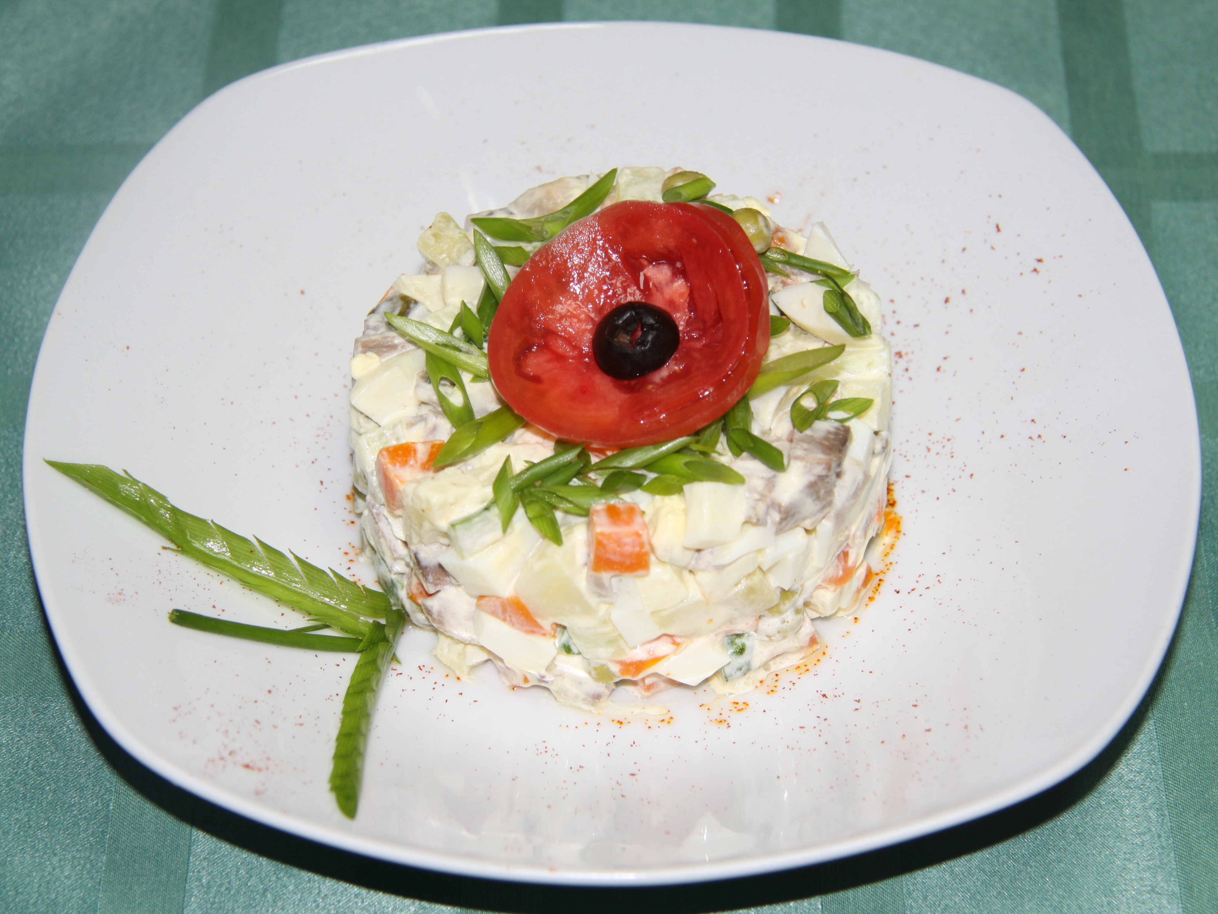 Оливье с языком говяжьим и курицей