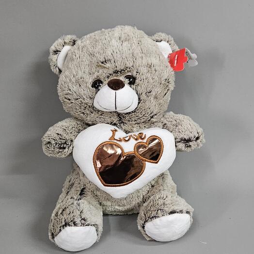 Серый мишка с сердцем