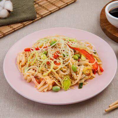 Удон с курицей и овощами
