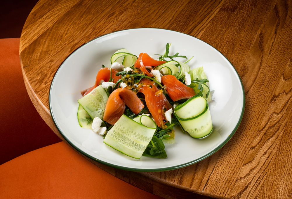 Салат с лососем