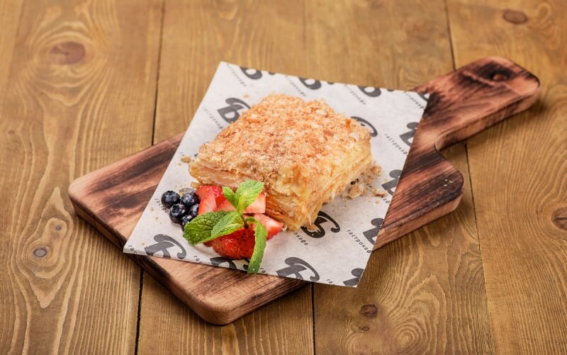 Наполеон с ягодами