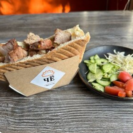 Плов со свининой в горячей булке