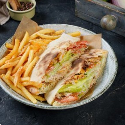 Пита с курицей и овощами