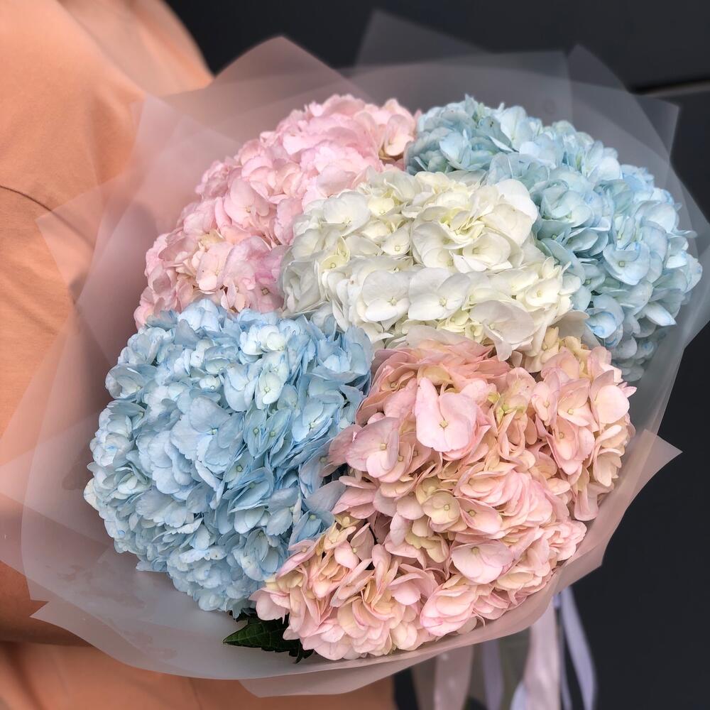 Букет с гортензиями Микс