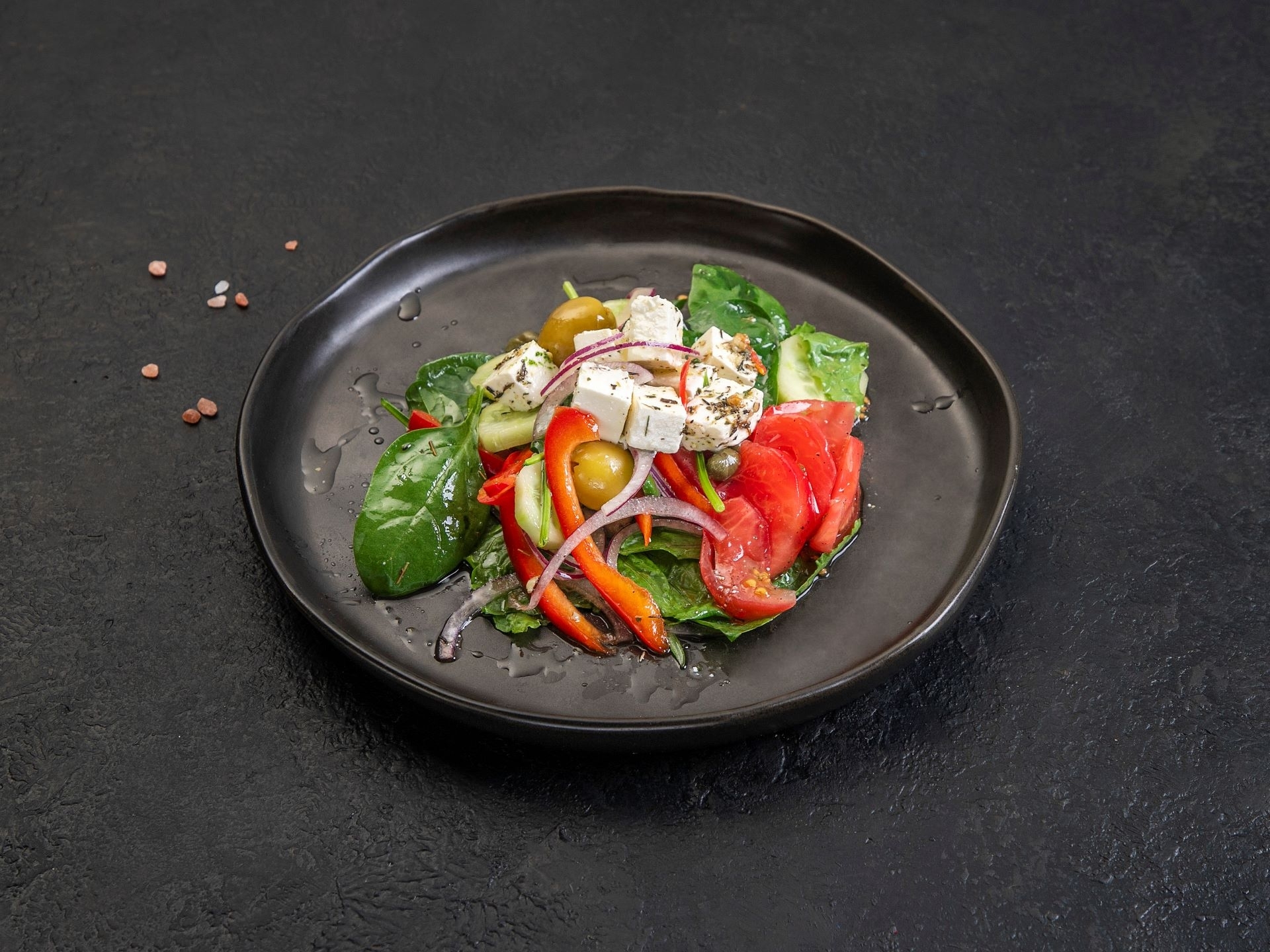 Салат с томатами и фетой