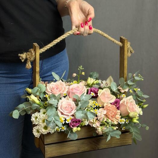 Цветочная композиция в ящике