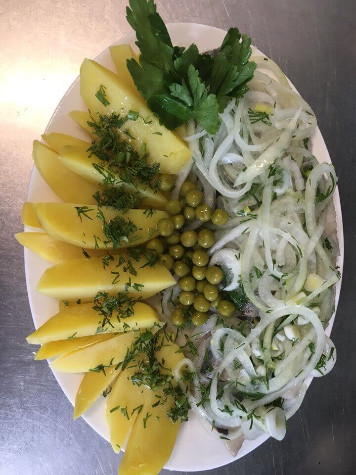 Сельдь с гарниром [100/155]
