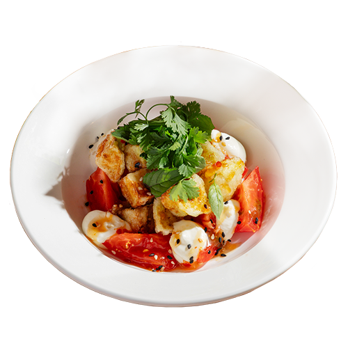 Салат с хрустящими баклажанами, томатами и кинзой