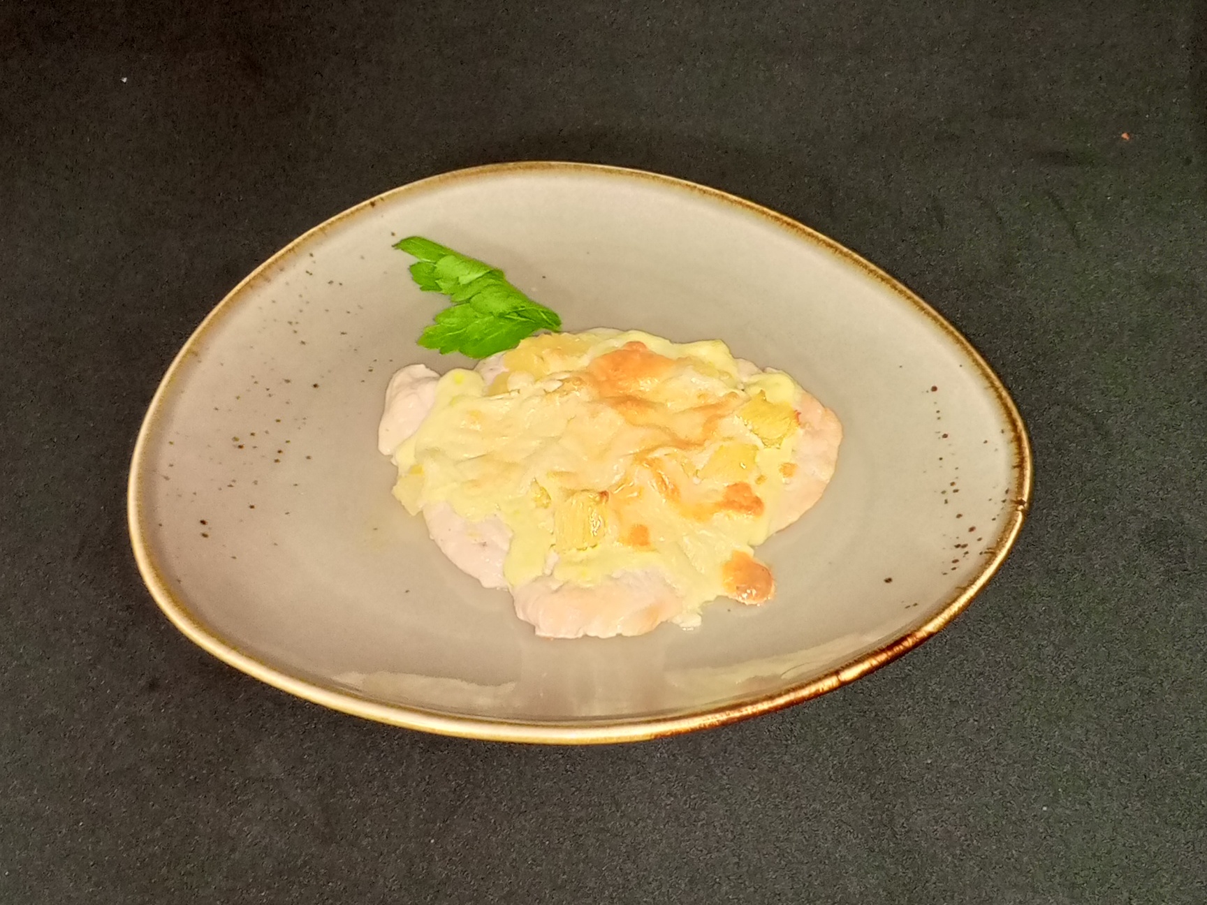 Филе куриное, запеченное с ананасом