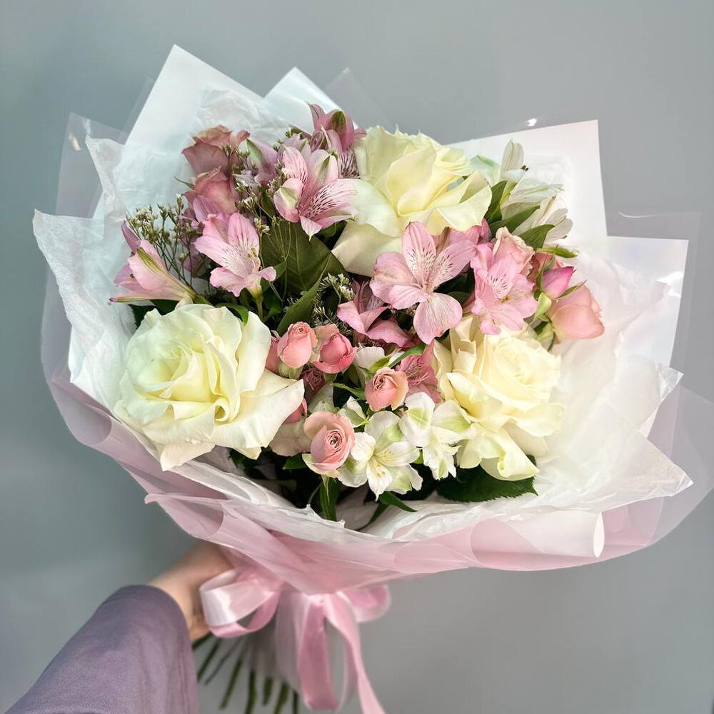 Букет с розой мондиаль