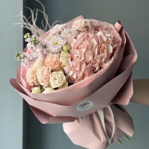 Нежный букет с гортензией