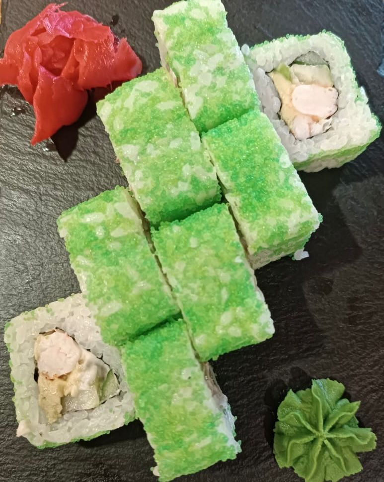 Калифорния с креветкой и авакадо