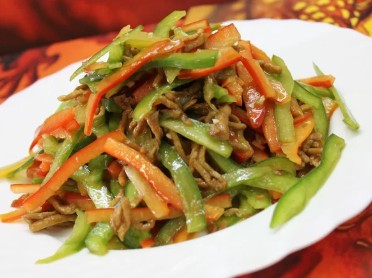 Салат с мясом и перцем