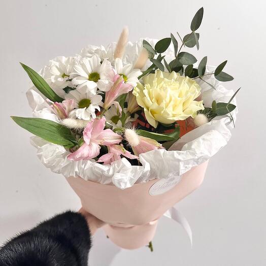 Букет-комплимент «Красавица!» из хризантем