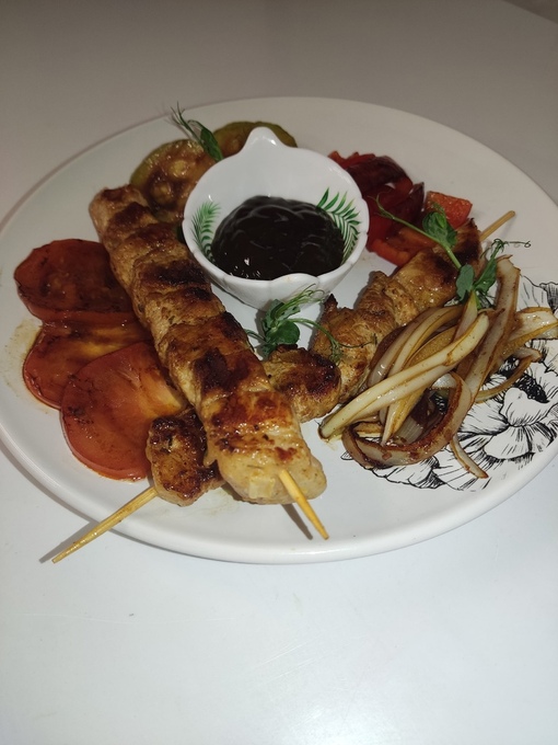 Шашлык из свинины с овощами гриль