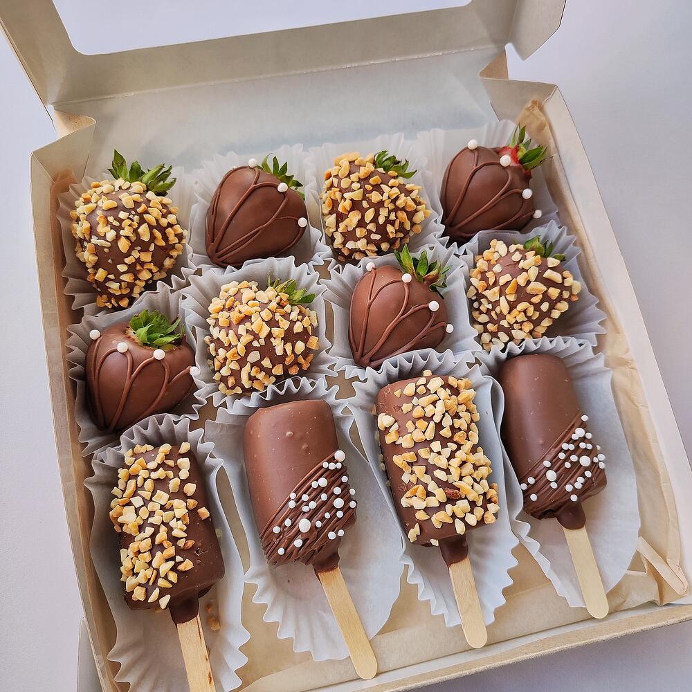 Клубника и бананы в бельгийском шоколаде