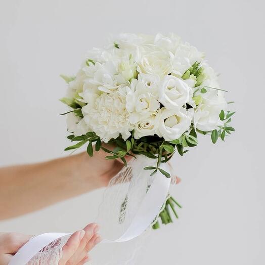 Букет невесты, гвоздика,эустома, фрезия 