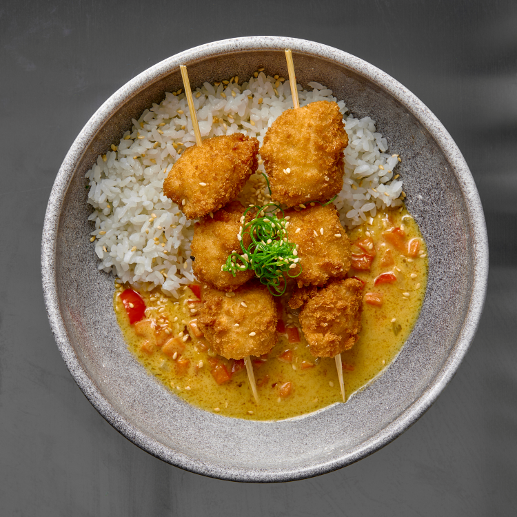 Рис с курицей тори кацу и овощами в соусе карри