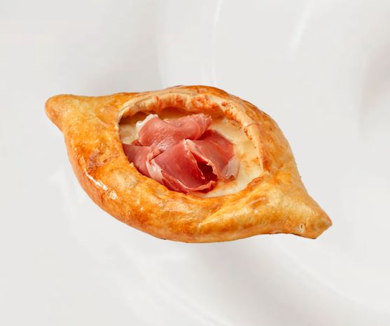 Хачапури с прошутто и сыром