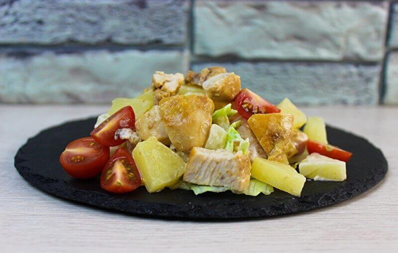 Салат курица с ананасами