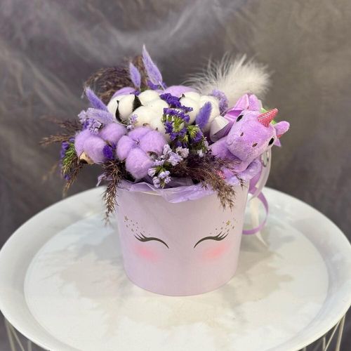 Букет из сухоцветов с мягкой игрушкой Единорожкой