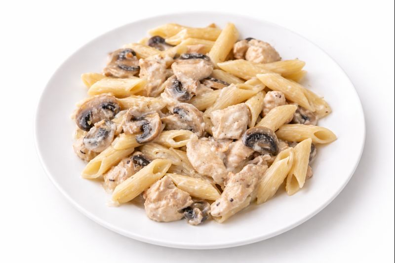 Макароны с курицей и грибами