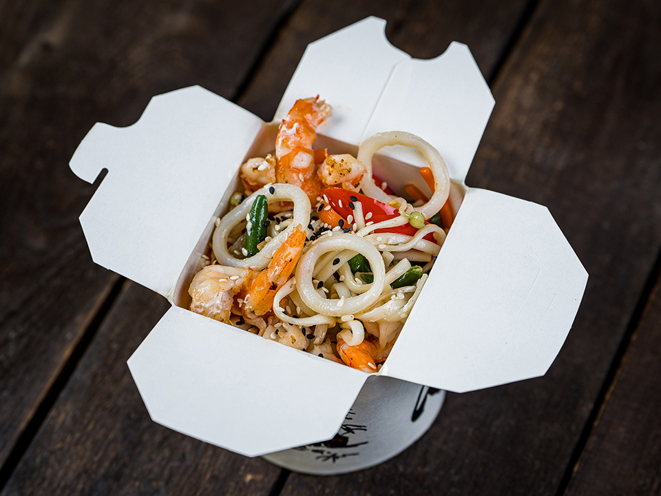 Wok лапша пшеничная, креветка и лосось
