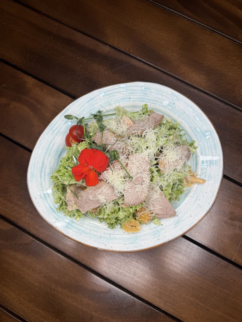 Салат с ростбифом и опятами