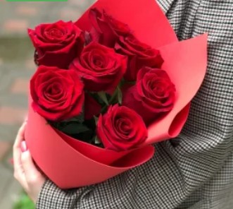 7 красных роз