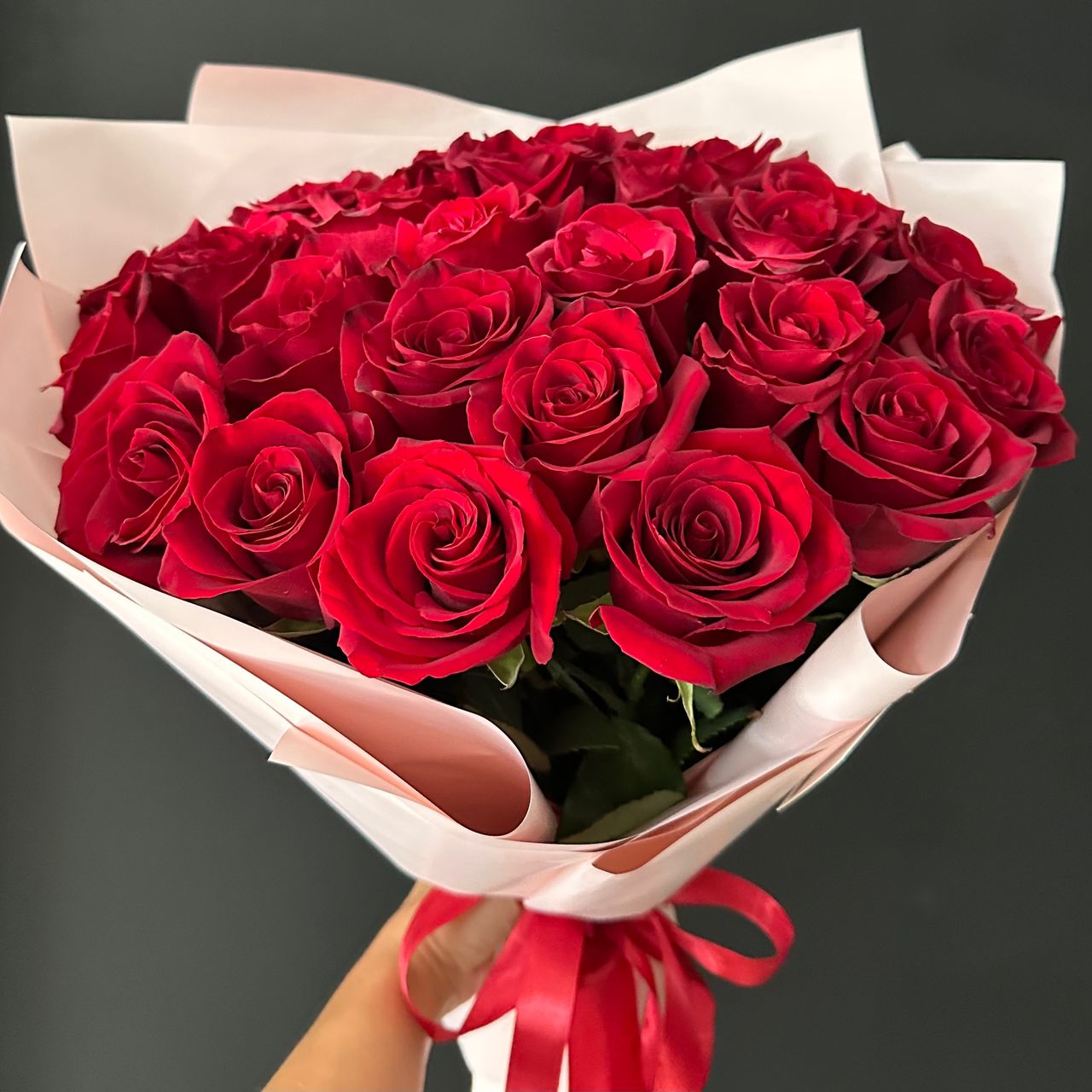 25 бордовых роз 50 см