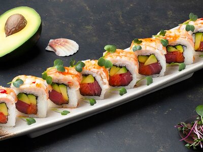 Ролл Тайгер с тигровой креветкой и нежным тунцом