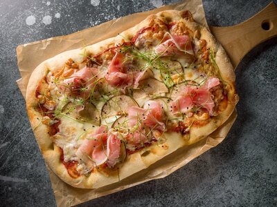 Пицца с Пармой и грушей