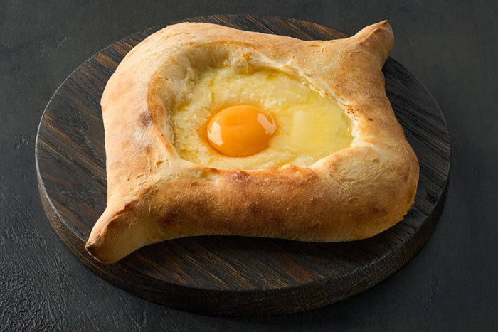 Хачапури по-аджарски классический