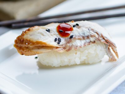 Унаги нигири