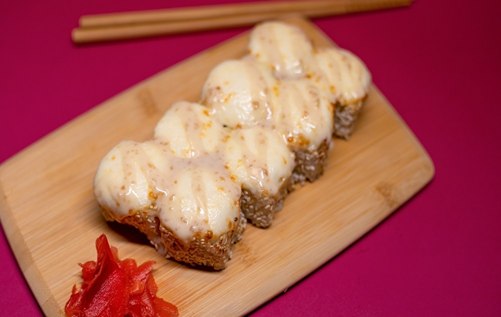 Креветка запеченная с ореховым соусом