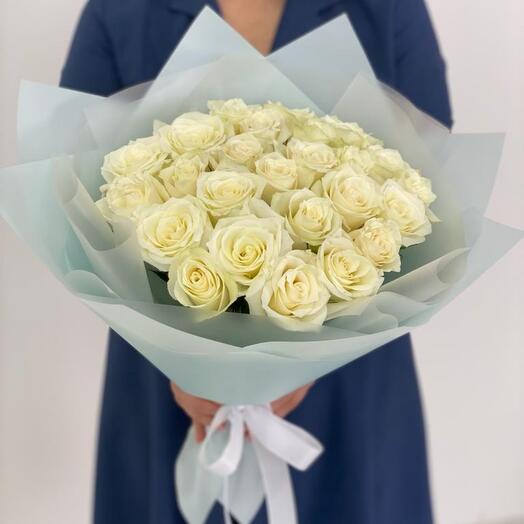 25 белых роз