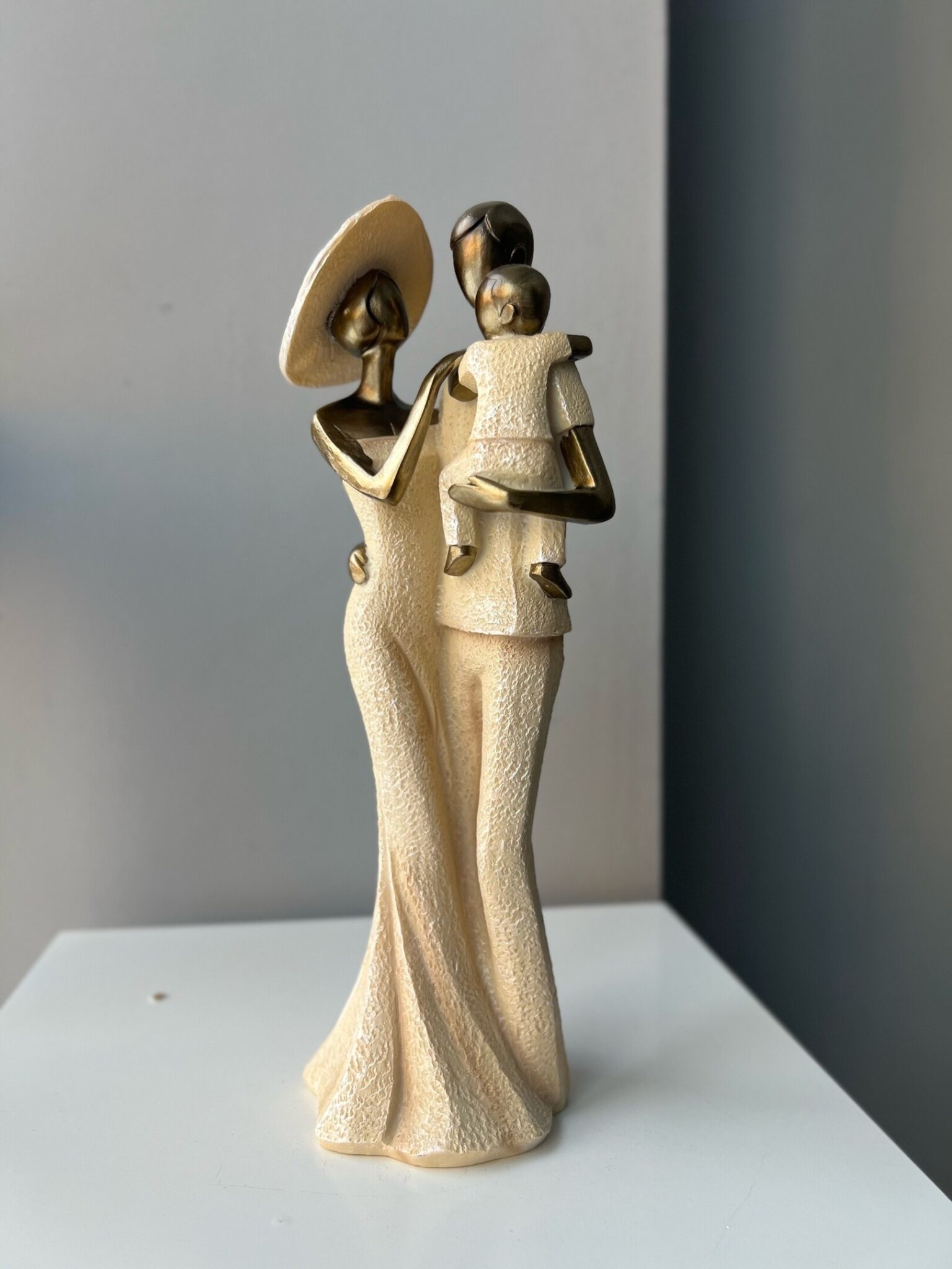 Статуэтка семья 12*9,5*31 162-760