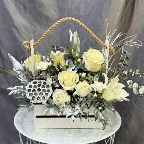 Букет цветов в деревянном ящике (К1725)