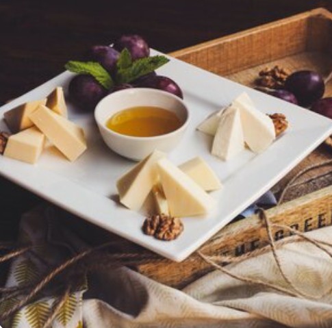 Ассорти из домашних сыров